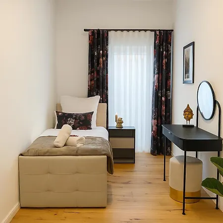 Namaste Homes - Luxus-apartment Mit Whirlpool & Garage